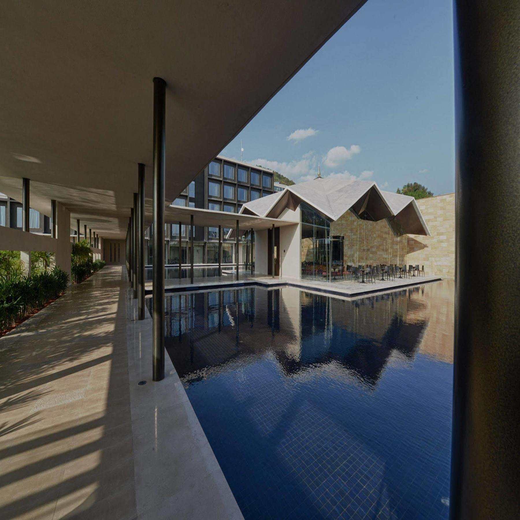 Marasa Sarovar Premiere Tirupati Exterior foto The University of Nottingham's Malaysia campus