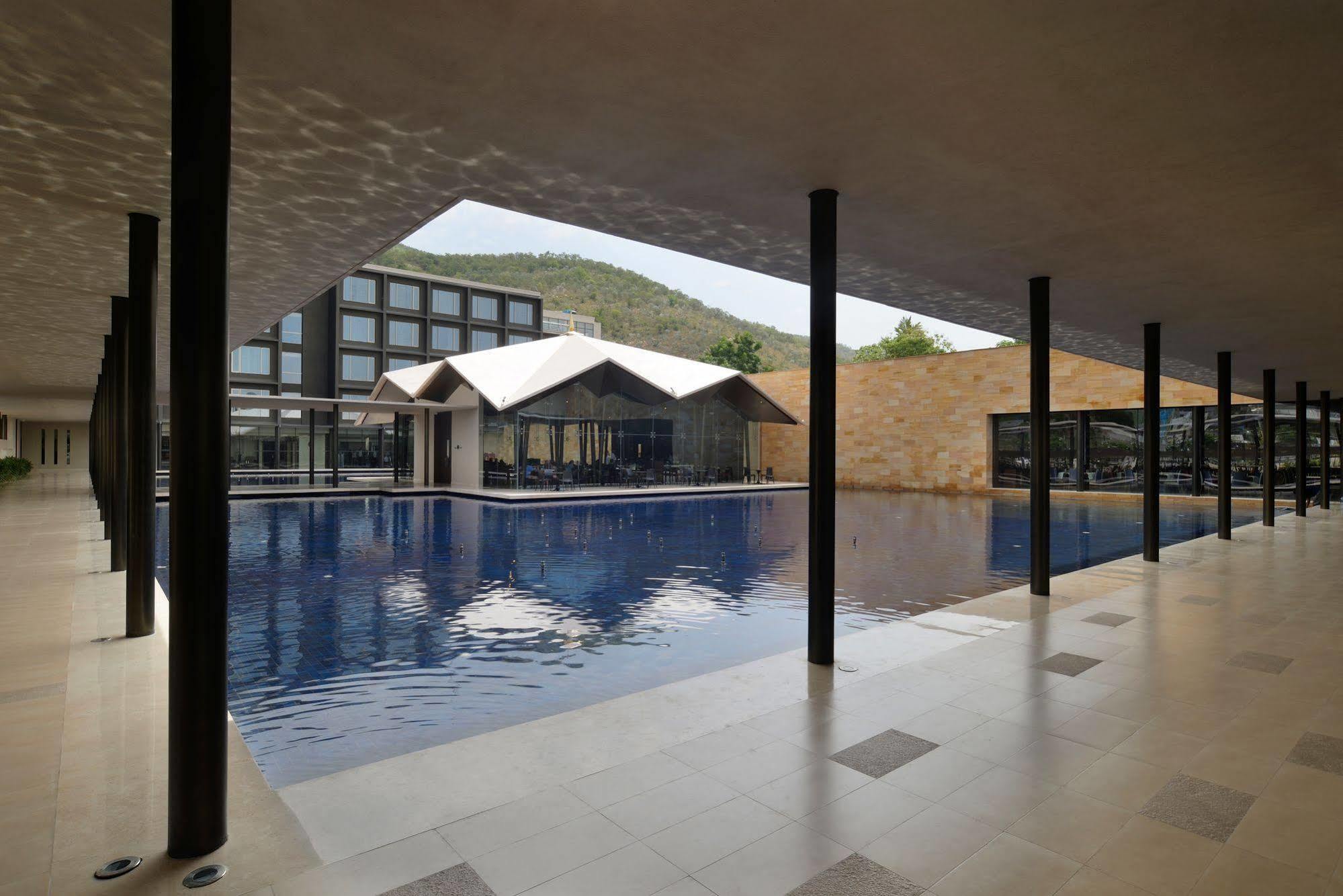 Marasa Sarovar Premiere Tirupati Exterior foto The interior of the hotel